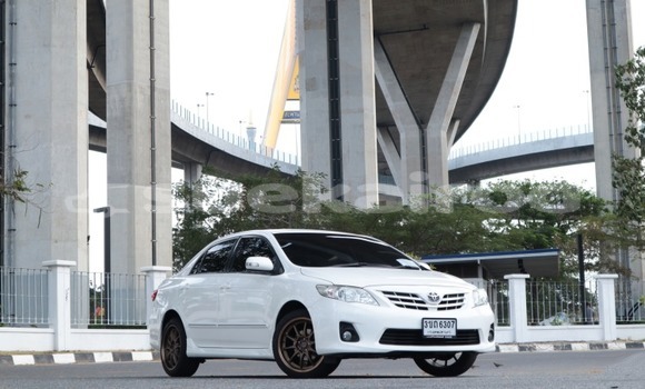 ซื้อ รถมือสอง Toyota Altis ขาว รถยนต์ ใน %{เมือง} ใน กรุงเทพมหานคร