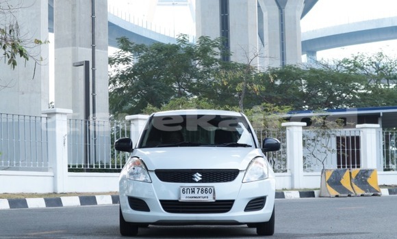 ซื้อ รถมือสอง Suzuki Swift ขาว รถยนต์ ใน %{เมือง} ใน กรุงเทพมหานคร