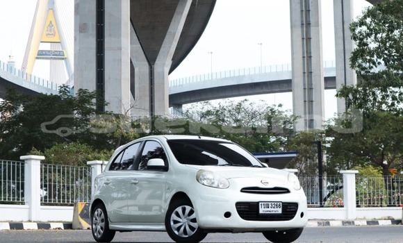 ซื้อ รถมือสอง Nissan March ขาว รถยนต์ ใน %{เมือง} ใน กรุงเทพมหานคร