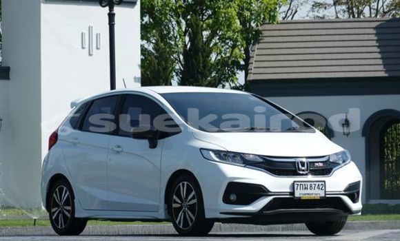 ซื้อ รถมือสอง Honda Jazz ขาว รถยนต์ ใน %{เมือง} ใน กรุงเทพมหานคร