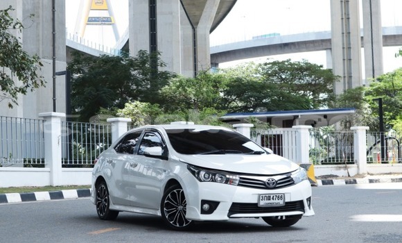 ซื้อ รถมือสอง Toyota Altis ขาว รถยนต์ ใน %{เมือง} ใน กรุงเทพมหานคร