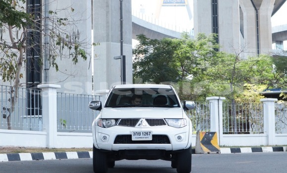ซื้อ รถมือสอง Mitsubishi Triton ขาว รถยนต์ ใน %{เมือง} ใน กรุงเทพมหานคร