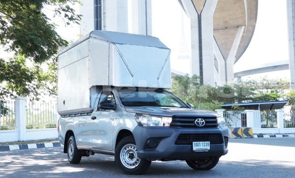 ซื้อ รถมือสอง Toyota Hiluxe Revo เงิน รถยนต์ ใน %{เมือง} ใน กรุงเทพมหานคร