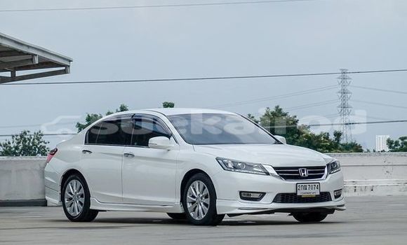 ซื้อ รถมือสอง Honda Accord ขาว รถยนต์ ใน %{เมือง} ใน กรุงเทพมหานคร