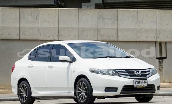 ซื้อ รถมือสอง Honda City ขาว รถยนต์ ใน %{เมือง} ใน กรุงเทพมหานคร