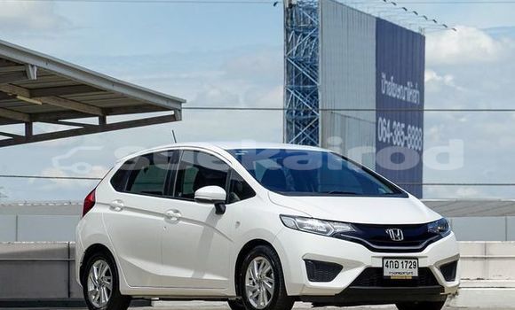 ซื้อ รถมือสอง Honda Jazz ขาว รถยนต์ ใน %{เมือง} ใน กรุงเทพมหานคร