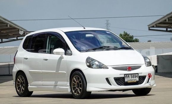 ซื้อ รถมือสอง Honda Jazz ขาว รถยนต์ ใน %{เมือง} ใน กรุงเทพมหานคร