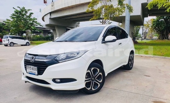 Buy Used Honda HR-V White Car in Bangkok in Bangkok