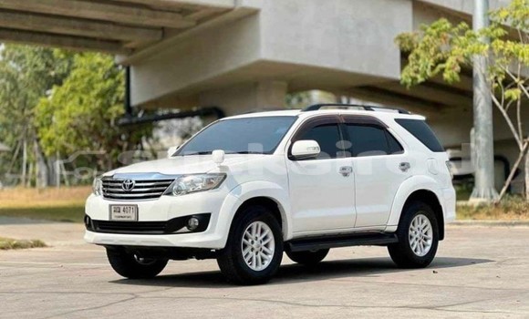 Buy Used Toyota Fortuner White Car in Bangkok in Bangkok
