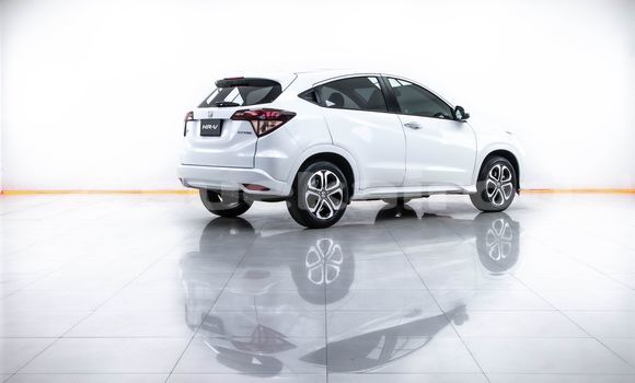 Buy Used Honda HR-V White Car in Bangkok in Bangkok Buy Used Honda HR-V White Car in Bangkok in Bangkok