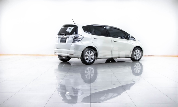 Buy Used Honda Jazz White Car in Samut Sakhon in Samut Sakhon Buy Used Honda Jazz White Car in Samut Sakhon in Samut Sakhon