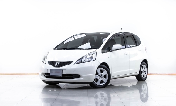 Buy Used Honda Jazz White Car in Samut Sakhon in Samut Sakhon