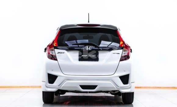 Buy Used Honda Jazz White Car in Samut Sakhon in Samut Sakhon Buy Used Honda Jazz White Car in Samut Sakhon in Samut Sakhon