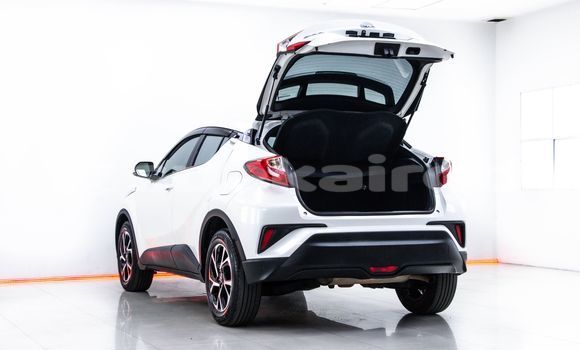 ซื้อ รถมือสอง Toyota C-HR ขาว รถยนต์ ใน %{เมือง} ใน กรุงเทพมหานคร ซื้อ รถมือสอง Toyota C-HR ขาว รถยนต์ ใน %{เมือง} ใน กรุงเทพมหานคร