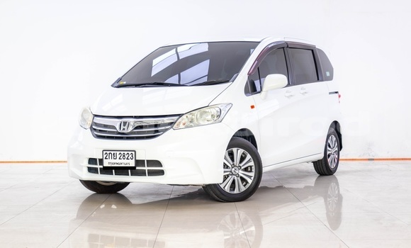 ซื้อ รถมือสอง Honda Freed ขาว รถยนต์ ใน %{เมือง} ใน กรุงเทพมหานคร