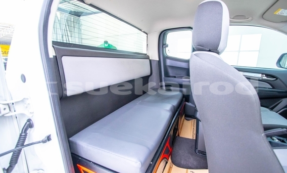Buy Used Chevrolet Corolado White Car in Bangkok in Bangkok Buy Used Chevrolet Corolado White Car in Bangkok in Bangkok