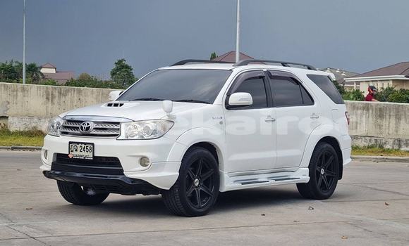 Buy Used Toyota Fortuner White Car in Bangkok in Bangkok