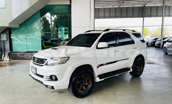 Buy Used Toyota Fortuner White Car in Bangkok in Bangkok