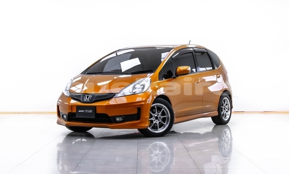 ซื้อ รถมือสอง Honda Jazz อื่น ๆ รถยนต์ ใน %{เมือง} ใน สมุทรสาคร