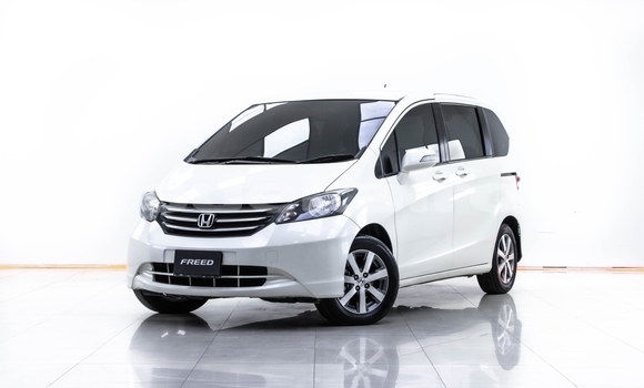 Buy Used Honda Freed White Car in Samut Sakhon in Samut Sakhon