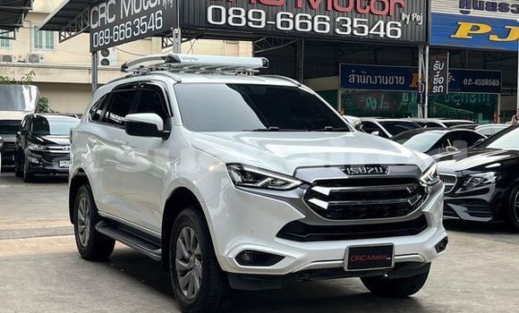 Buy Used Isuzu MU-X White Car in Bangkok in Bangkok