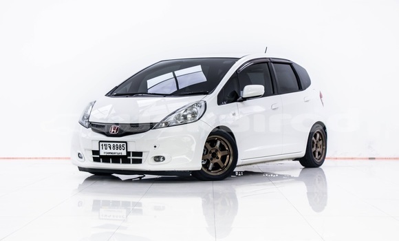 Buy Used Honda Jazz White Car in Bangkok in Bangkok