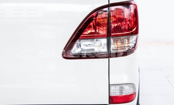 Buy Used Mazda BT-50 White Car in Nonthaburi in Nonthaburi Buy Used Mazda BT-50 White Car in Nonthaburi in Nonthaburi