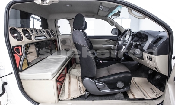 Buy Used Toyota Hiluxe VIGO White Car in Samut Sakhon in Samut Sakhon Buy Used Toyota Hiluxe VIGO White Car in Samut Sakhon in Samut Sakhon