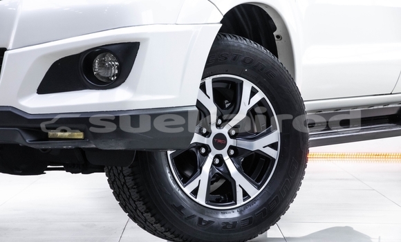 Buy Used Toyota Hiluxe VIGO White Car in Samut Sakhon in Samut Sakhon Buy Used Toyota Hiluxe VIGO White Car in Samut Sakhon in Samut Sakhon