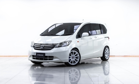 Buy Used Honda Freed White Car in Samut Sakhon in Samut Sakhon