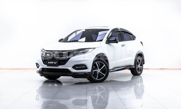 ซื้อ รถมือสอง Honda HR-V ขาว รถยนต์ ใน %{เมือง} ใน สมุทรสาคร