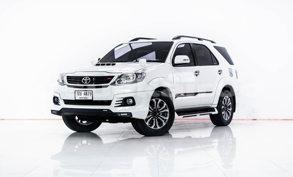 Buy Used Toyota Fortuner White Car in Bangkok in Bangkok