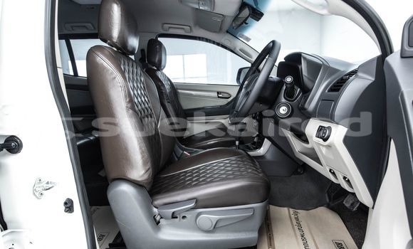Buy Used Chevrolet TrailBlazer White Car in Bangkok in Bangkok Buy Used Chevrolet TrailBlazer White Car in Bangkok in Bangkok
