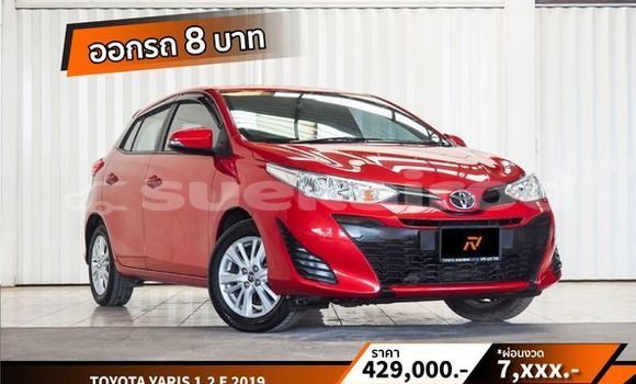 ซื้อ รถมือสอง Toyota Yaris สีแดง รถยนต์ ใน %{เมือง} ใน กรุงเทพมหานคร