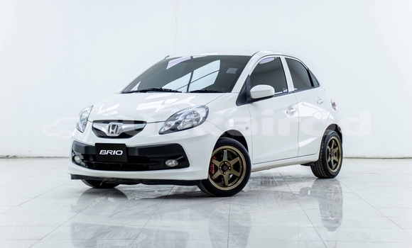 ซื้อ รถมือสอง Honda Brio ขาว รถยนต์ ใน %{เมือง} ใน สมุทรสาคร