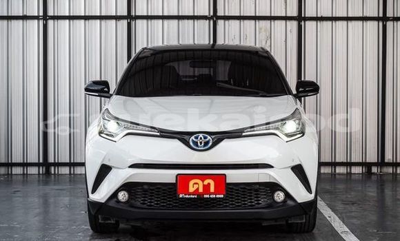 Buy Used Toyota C-HR White Car in Bangkok in Bangkok Buy Used Toyota C-HR White Car in Bangkok in Bangkok