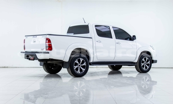 Buy Used Toyota Vigo White Car in Samut Sakhon in Samut Sakhon Buy Used Toyota Vigo White Car in Samut Sakhon in Samut Sakhon