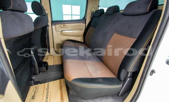 Buy Used Toyota Vigo White Car in Samut Sakhon in Samut Sakhon Buy Used Toyota Vigo White Car in Samut Sakhon in Samut Sakhon