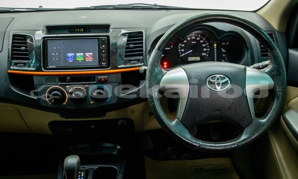 Buy Used Toyota Vigo White Car in Samut Sakhon in Samut Sakhon Buy Used Toyota Vigo White Car in Samut Sakhon in Samut Sakhon