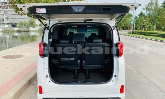 Buy Used Toyota Alphard White Car in Bangkok in Bangkok Buy Used Toyota Alphard White Car in Bangkok in Bangkok