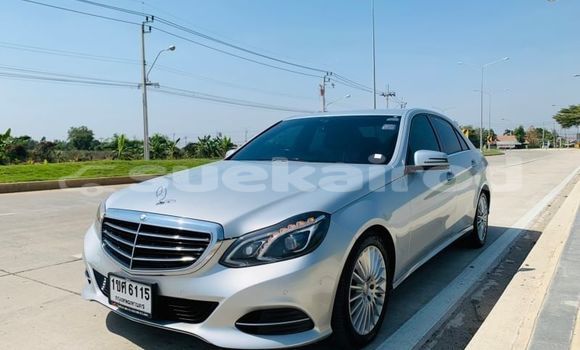 ซื้อ รถมือสอง Mercedes-Benz E-Classe อื่น ๆ รถยนต์ ใน %{เมือง} ใน กรุงเทพมหานคร