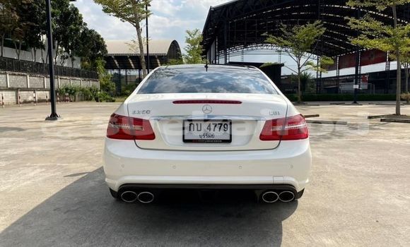 ซื้อ รถมือสอง Mercedes-Benz E-Classe ขาว รถยนต์ ใน %{เมือง} ใน กรุงเทพมหานคร ซื้อ รถมือสอง Mercedes-Benz E-Classe ขาว รถยนต์ ใน %{เมือง} ใน กรุงเทพมหานคร