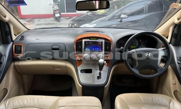 Buy Used Hyundai H1 Brown Car in Bangkok in Bangkok Buy Used Hyundai H1 Brown Car in Bangkok in Bangkok