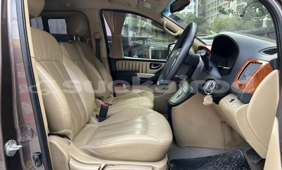 Buy Used Hyundai H1 Brown Car in Bangkok in Bangkok Buy Used Hyundai H1 Brown Car in Bangkok in Bangkok