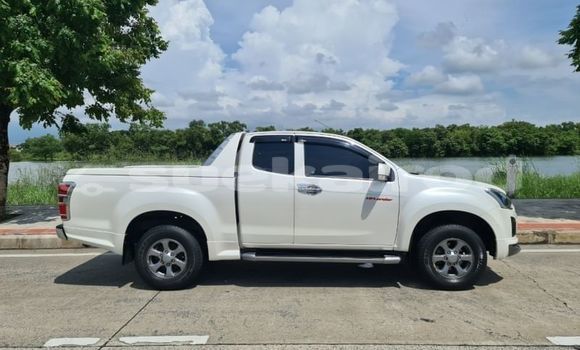 Buy Used Isuzu D-Max White Car in Bangkok in Bangkok Buy Used Isuzu D-Max White Car in Bangkok in Bangkok
