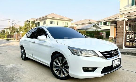 Buy Used Honda Accord White Car in Bangkok in Bangkok