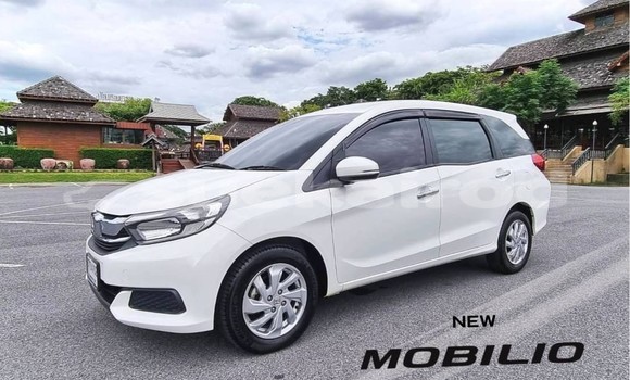 ซื้อ รถมือสอง Honda Mobilio ขาว รถยนต์ ใน %{เมือง} ใน กรุงเทพมหานคร