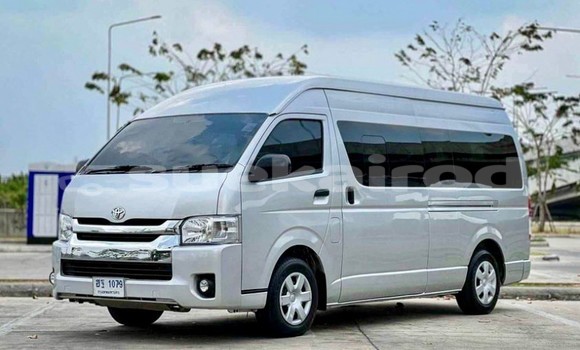 ซื้อ รถมือสอง Toyota Commuter อื่น ๆ รถยนต์ ใน %{เมือง} ใน กรุงเทพมหานคร