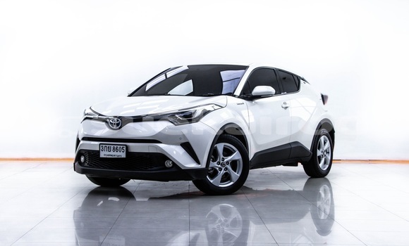 ซื้อ รถมือสอง Toyota C-HR อื่น ๆ รถยนต์ ใน %{เมือง} ใน กรุงเทพมหานคร