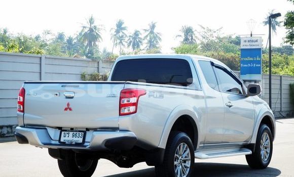 ซื้อ รถมือสอง Mitsubishi Triton เงิน รถยนต์ ใน %{เมือง} ใน กรุงเทพมหานคร ซื้อ รถมือสอง Mitsubishi Triton เงิน รถยนต์ ใน %{เมือง} ใน กรุงเทพมหานคร